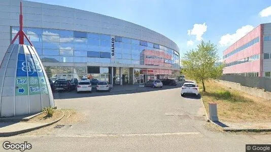 Bedrijfsruimtes te huur i Rende - Foto uit Google Street View
