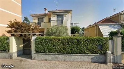 Bedrijfsruimtes te huur in Arese - Foto uit Google Street View