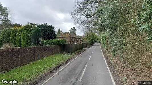 Gewerbeflächen zum Kauf i Tadworth - Surrey – Foto von Google Street View