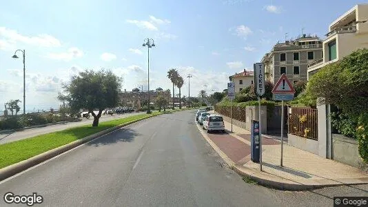 Bedrijfsruimtes te huur i Mondovì - Foto uit Google Street View