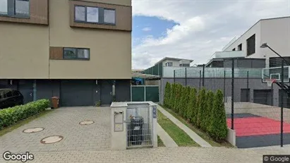 Gewerbeflächen zum Kauf in Prag 14 – Foto von Google Street View