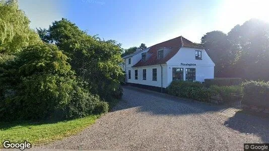 Bedrijfsruimtes te koop i Hovedgård - Foto uit Google Street View